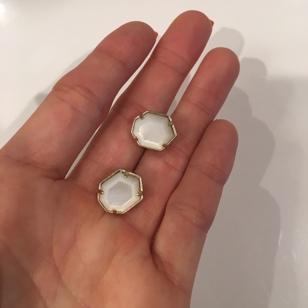 Kendra Scott Taylor stud earrings in Ivory Pearl